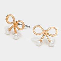 Bow stud earrings with pearls