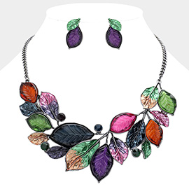 Epoxy Leaf Vine Necklace