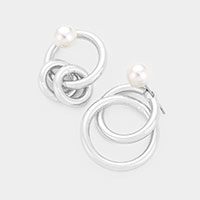 
Open Circle Link Pearl Earrings 
