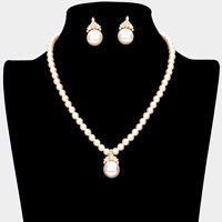 Stone Embellished Pearl Necklace