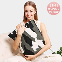 2 IN 1 Reversible Camouflage Patterned Blanket / Pillow