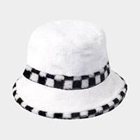 Check Pattern Detailed Faux Fur Bucket Hat