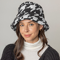 Houndstooth Patterned Sherpa Bucket Hat