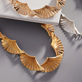 Metal Wing Link Toggle Necklace