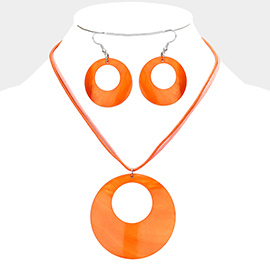 Round Mother of Pearl Pendant Necklace
