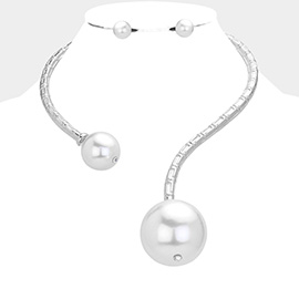 Oversized Pearl Ball Tip Choker Necklace