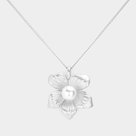 Pearl Pointed Metal Flower Pendant Necklace