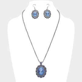 Rhinestone Paved Cameo Pointed Pendant Necklace