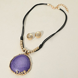 Bold Resin Pendant Faux Leather Thread Necklace