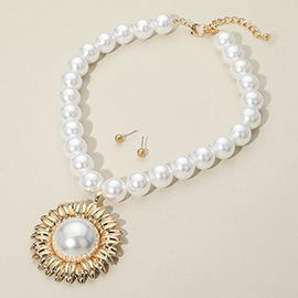 Bold Sunburst Pendant Chunky Pearl Necklace