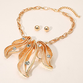 Bold Abstract Leaf Accent Statement Necklace