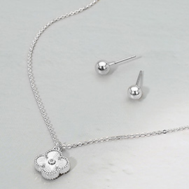 Metal Quatrefoil Pendant Necklace