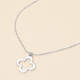 Metal Open Quatrefoil Pendant Necklace